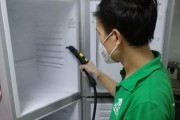 冰箱清洁的小窍门（轻松掌握的冰箱清洁技巧）