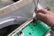 如何有效去除洗衣机里的水锈（快速清除水锈）