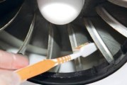 厨房油烟机排风扇清洗方法（彻底清除厨房油烟机的积累油垢）