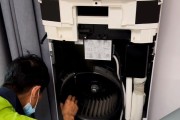 在家清洗空调，轻松解决室内污染问题（省钱又省心）