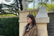 美颜相机中AI换装功能如何使用？