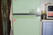 冰箱冷冻门鼓包的解决方法（保持冷藏食品新鲜）