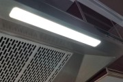 清洗油烟机灯线的方法和步骤（拆除油烟机灯线）