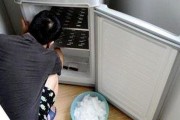 冰箱发热发异味的原因及解决方法（冰箱散发异味的危害与应对策略）