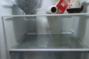 冰柜不制冷有油味？解决方法来了！（探讨冰柜不制冷有油味的原因及解决方案）