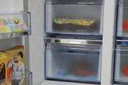 冰箱异味是如何产生的（冰箱异味的解决方法）