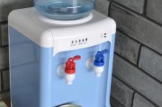 换饮水机桶的方法及注意事项（简单易行的步骤和有效维护方法）