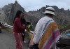 东北大妈进藏旅游，私自骑路边价值20万摩托，翻车后逃逸拉黑车主
