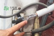 空调漏氟的维修方法（了解漏氟原因）