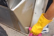 小妙招助你轻松清洗油烟机（油烟机清洗方法大揭秘）