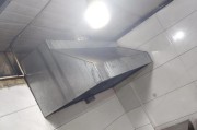 如何正确清洗油烟机？（掌握清洗技巧，让油烟机持久亮丽）