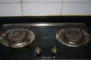燃气灶打火器不回火的解决办法（燃气灶打火器失效）