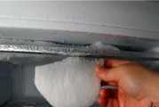 冰箱保鲜室结冰的原因及解决方法（了解结冰原因）