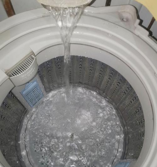 洗衣机漂洗进水漏水的修复方法（轻松解决洗衣机漂洗进水漏水问题）