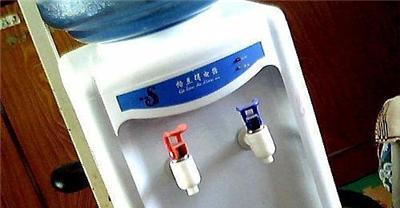 解决饮水机堵塞问题的有效方法（快速修复饮水机堵塞）