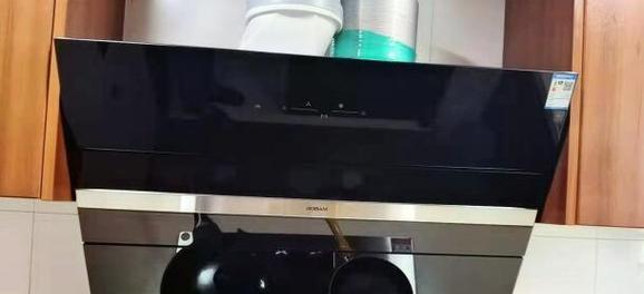 以老板油烟机专业清洗为主题的文章（如何保证老板油烟机的高效清洁与安全）