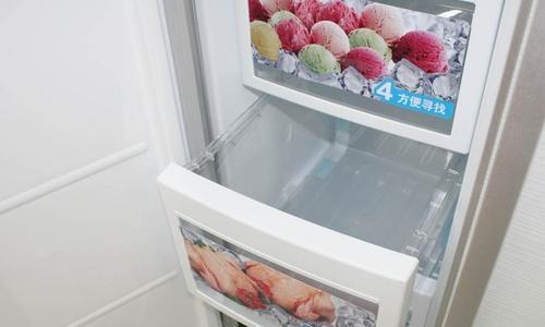 夏天冰柜下面积水的处理方法（实用技巧教你快速解决夏天冰柜下的积水问题）
