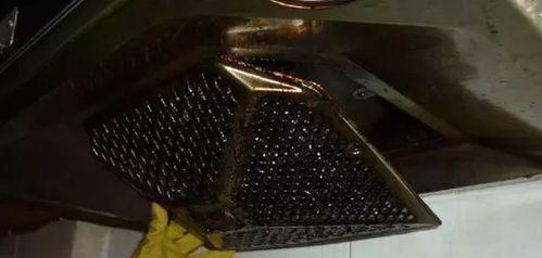 如何清洗油烟机让厨房保持清洁（简单实用的清洁方法）