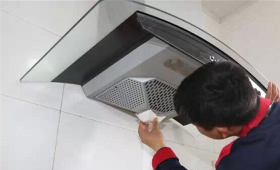 如何正确清洗抽油烟机（简单易学的抽油烟机清洗方法）