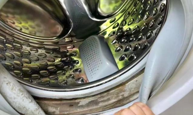 滚筒洗衣机胶圈发霉的清洗方法（清洗滚筒洗衣机胶圈）