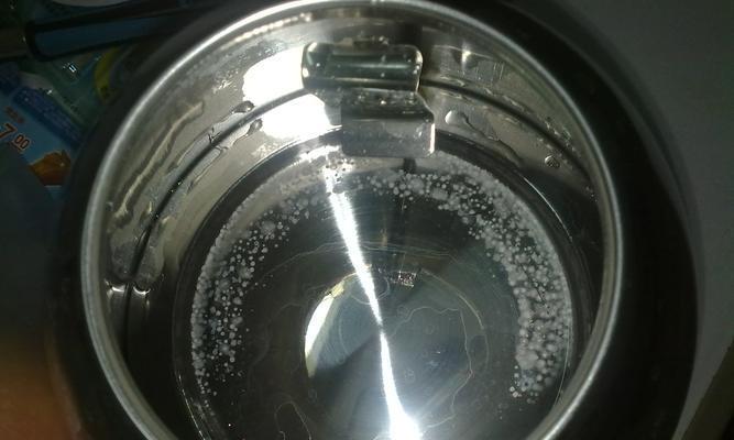 电热水壶除水垢颗粒的神奇成分（揭秘电热水壶除水垢的利器）