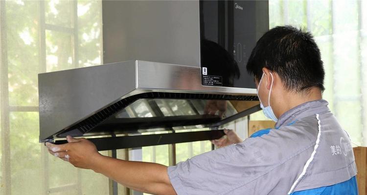 如何正确清洗油烟机（让油烟机始终高效洁净的清洗方法）