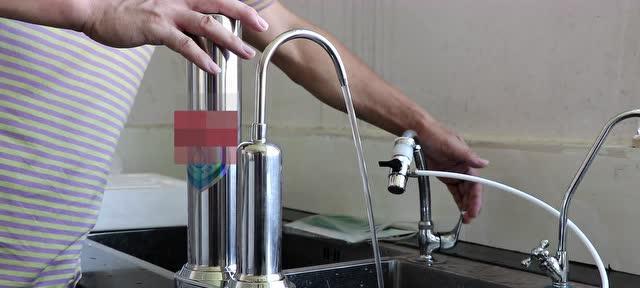 解决净水器龙头上的洞的问题（快速修复家用净水器龙头上的漏洞）
