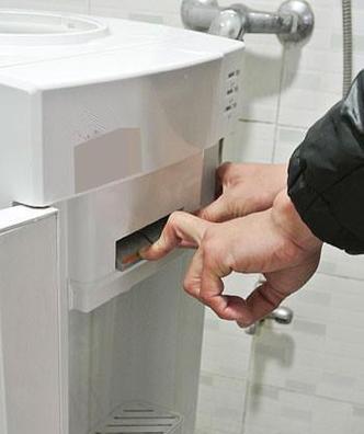 全面清洁饮水机，健康饮水从内部开始（彻底拆洗）