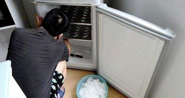 冰箱发热发异味的原因及解决方法（冰箱散发异味的危害与应对策略）