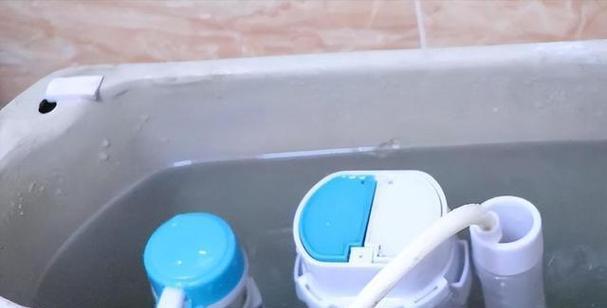 马桶水箱一直流水的三种情况及解决办法（如何解决马桶水箱持续流水问题）