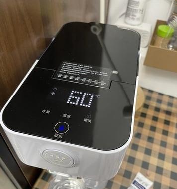 老式饮水机清洁大揭秘（以传统方法让饮水机焕然一新）