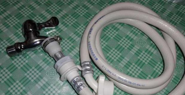 洗衣机水管进水问题解决方法（如何应对洗衣机进水管漏水及堵塞的情况）