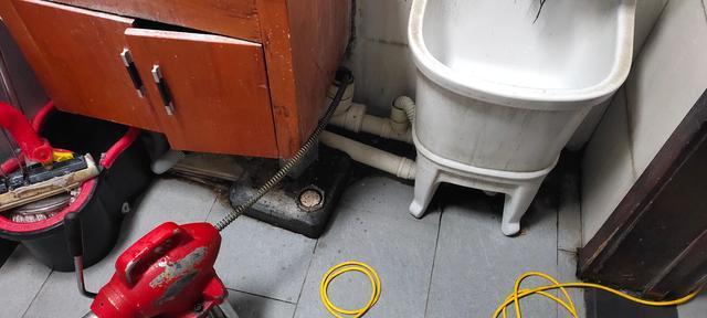 家里下水道堵了怎么办（轻松应对家庭下水道堵塞问题）