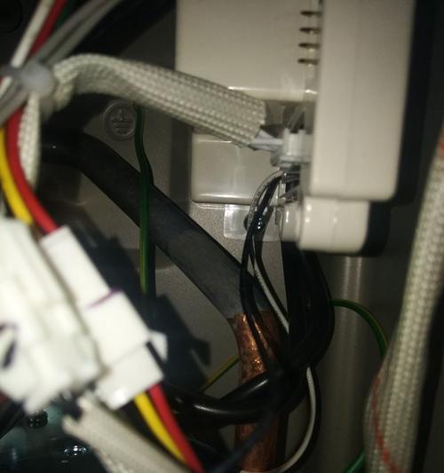 如何通过热水器维护防止电容损坏（保护电容的关键措施及实施方法）