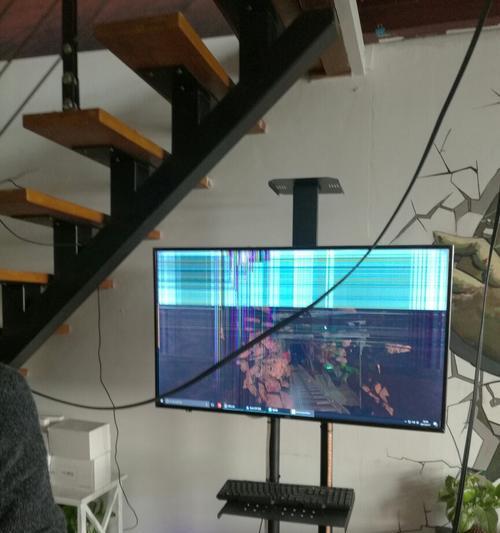 螺丝掉进显示器了怎么办（有效的解决方法和注意事项）