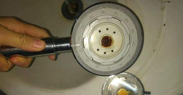 热水器出水不畅的原因及解决方法（探究热水器出水不畅的原因）