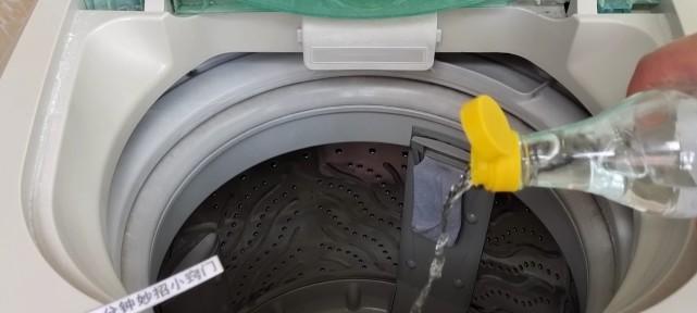 洗衣机筒自洁发烫（探索洗衣机筒自洁发烫的工作原理和效果）