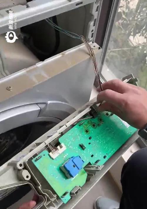 如何有效去除洗衣机里的水锈（快速清除水锈）
