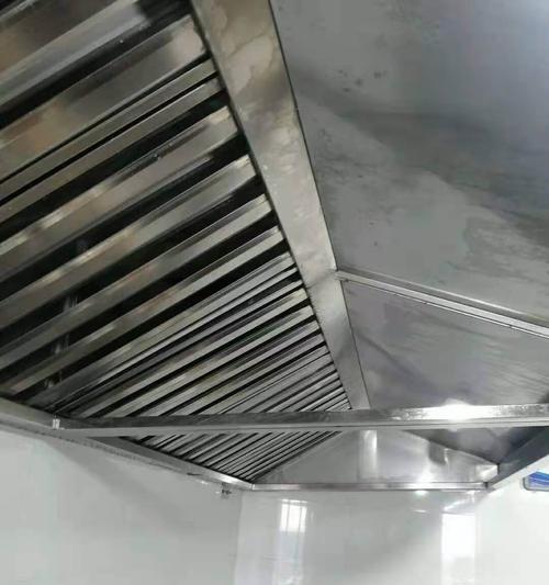 如何正确清洗上海饭店的油烟机（清洗方法及注意事项）