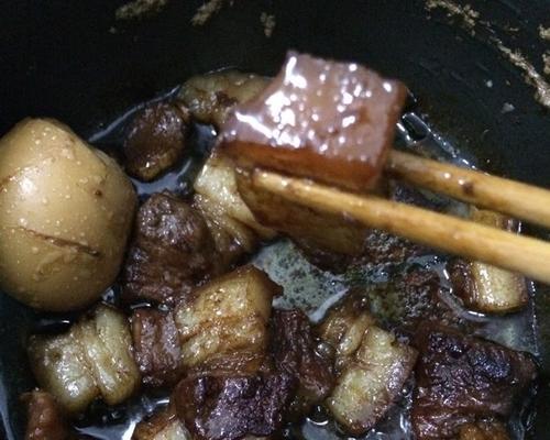 电饭煲做红烧肉糊的秘籍（用电饭煲做出口感细腻的红烧肉糊）
