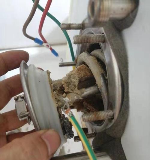 燃气热水器内部腐蚀的原因及解决方法（探索燃气热水器内部腐蚀问题的根源）