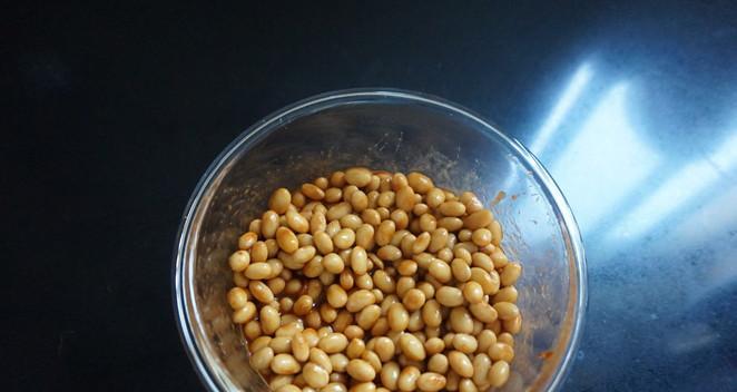 从黄豆到美味佳肴——冰箱里的黄豆创意处理方法（发掘冰箱中的黄金——创意烹饪与健康饮食）