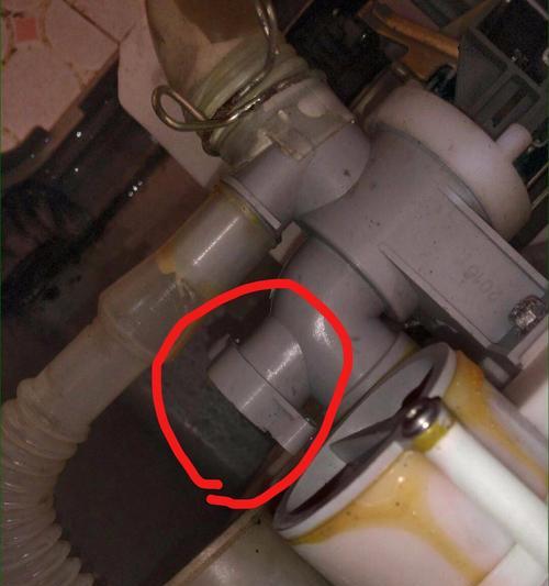 洗衣机排水阀的拆卸与维修方法（轻松解决洗衣机排水阀问题）