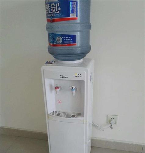 停水后饮水机漏水的原因及解决方法（为什么停水后饮水机会漏水）