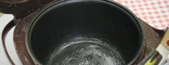 电饭煲内锅变形的原因及解决方法（内锅变形是怎么回事）