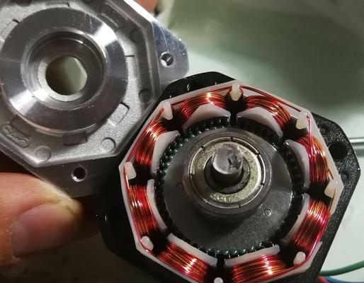 华凌冰箱电机不工作的故障原因与维修方法（探究华凌冰箱电机不工作的根本原因）