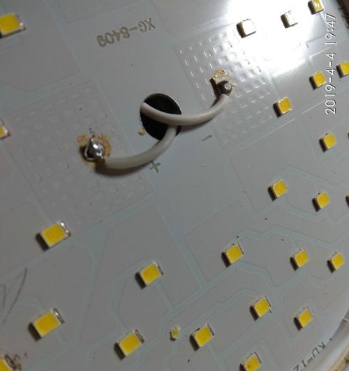 超详细LED灯珠更换方法及步骤（快速学会如何更换LED灯珠）