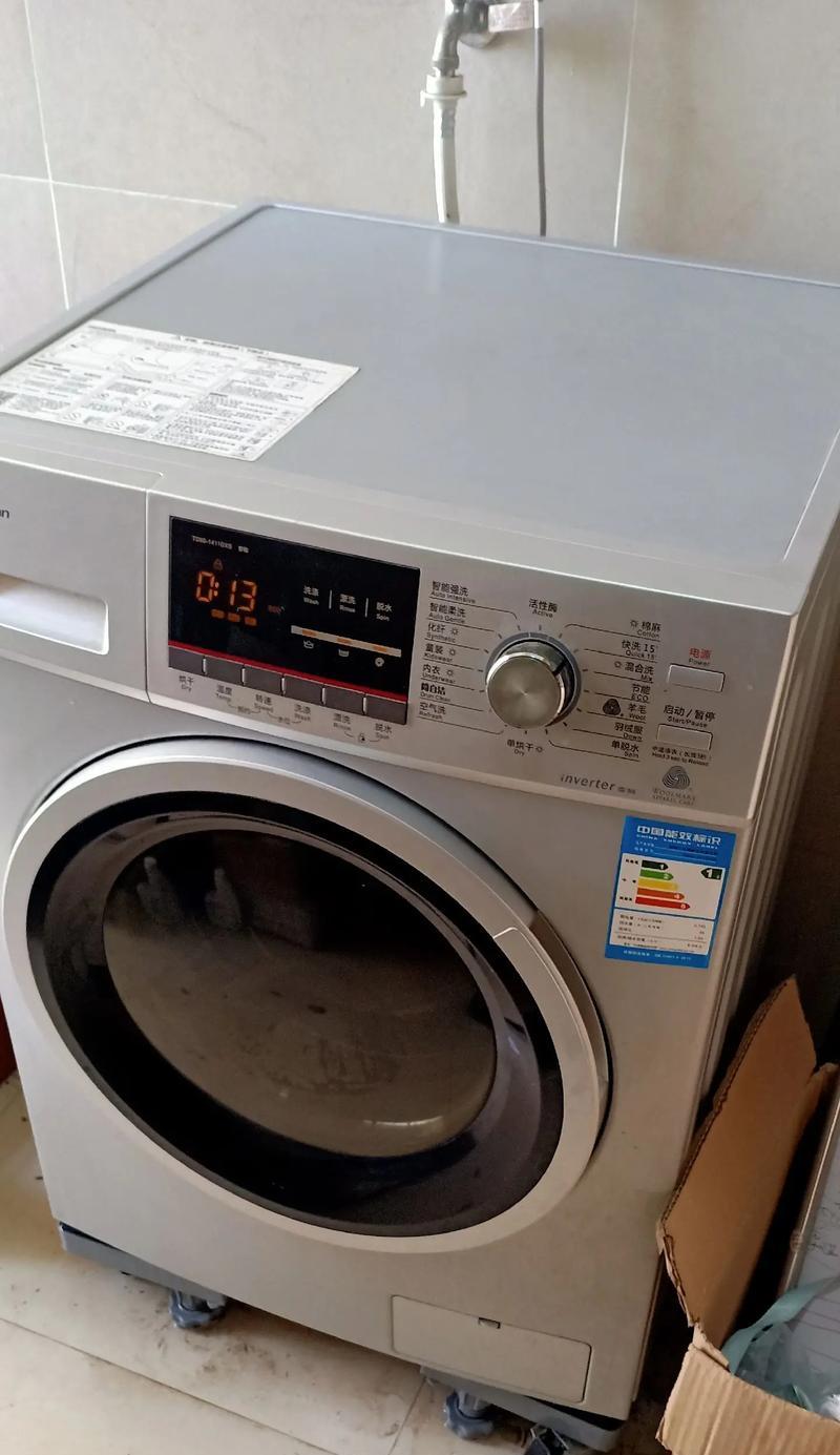 滚筒洗衣机的彻底清洁方法（让你的洗衣机干干净净为你洗衣服）