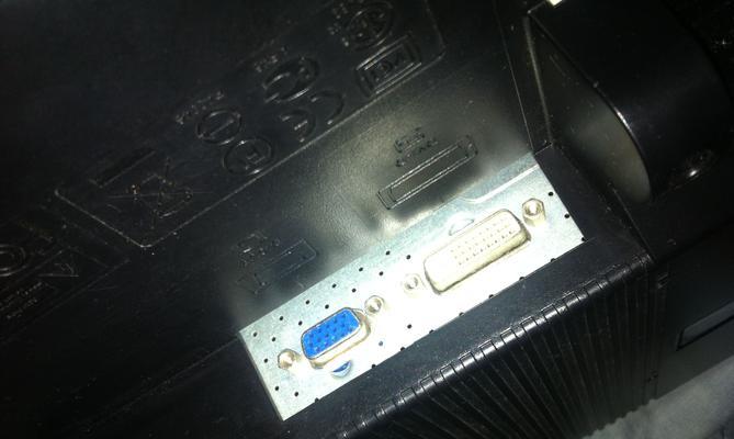 如何处理显示器电源接口漏电问题（有效解决显示器电源接口漏电的方法与注意事项）