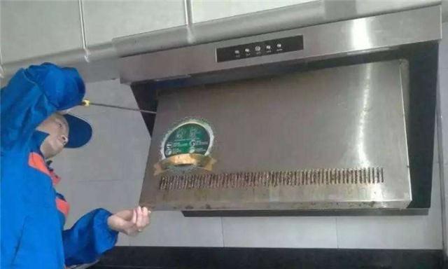 超市抽油烟机清洗方法详解（保持油烟机清洁）
